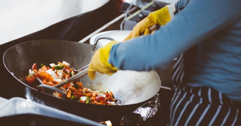 ¡Atención Cocineros! Descubre Dónde No Usar Teflón en Tu Cocina