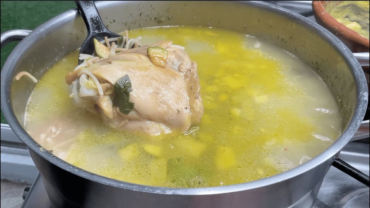 Menú del Día Barato: Receta de Tortilla de Verduras con Fideos | Economía y Sabor