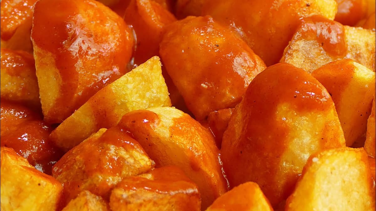 Receta de Patatas Bravas Auténticas: Sabores de España en Tu Mesa