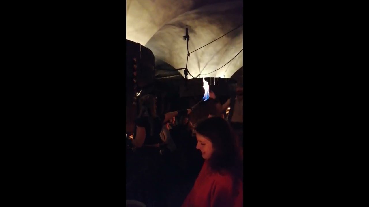 Disfruta de una Noche Inolvidable: Cena con Espectáculo en Praga