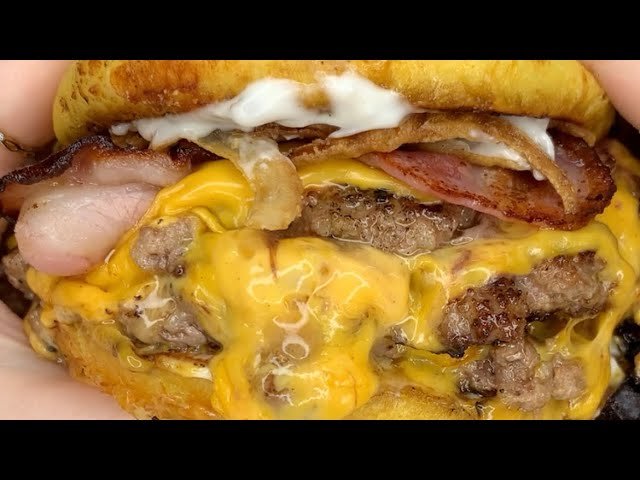 Menú del Día Económico: Receta de Hamburguesas Caseras con Fideos - Delicias a Bajo Costo