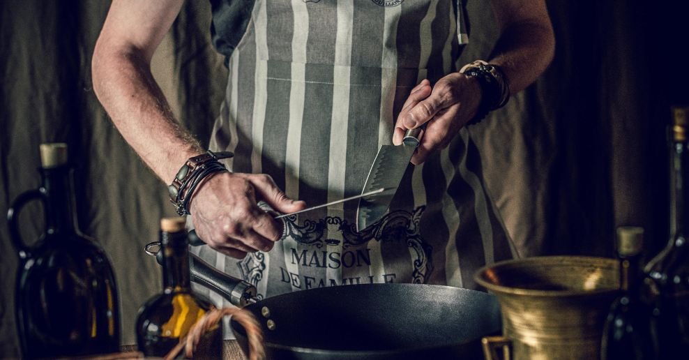Acero Inoxidable vs. Hierro Fundido: ¿Cuál es Mejor para tu Cocina?