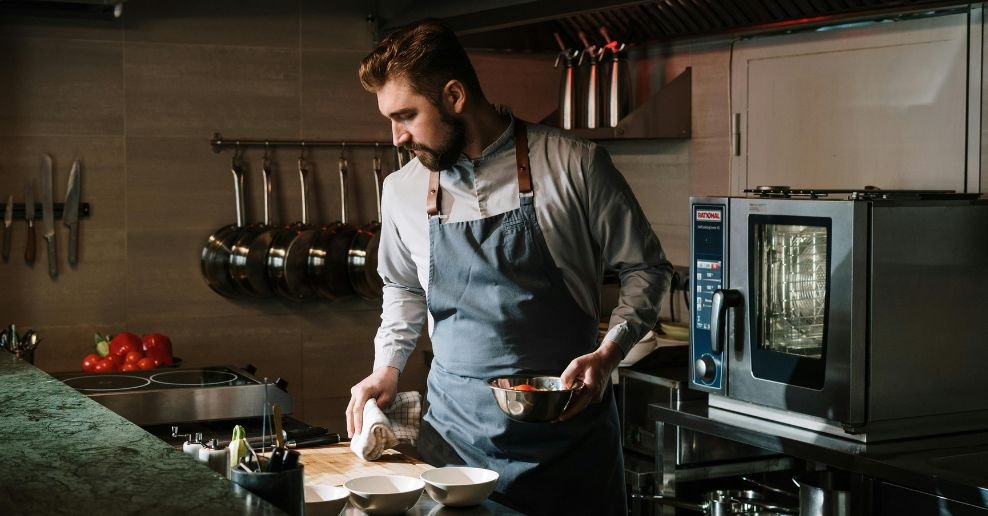 Teflón vs. Cerámica: ¿Cuál es la Mejor Opción para tu Cocina?