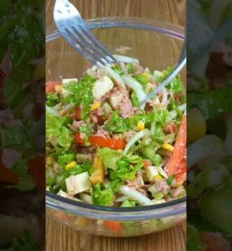 Ensaladas con tallos y hojas para una cocina más responsable