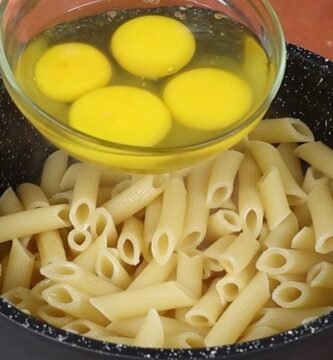 Menú del día barato: tallarines rojos con huevos
