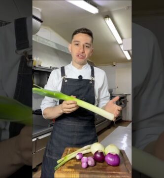 ¿Por qué todos los chefs recomiendan blanquear cebolla así?