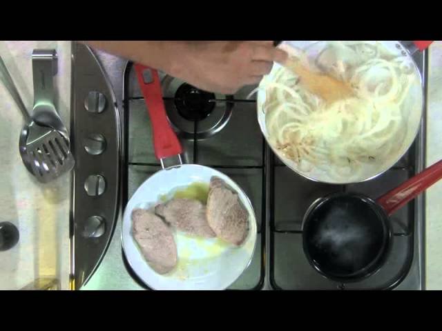 Comparativa entre chuletas y cebolla en la cocina