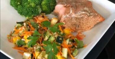 Menú del día barato: ensalada de quinua con verduras congeladas