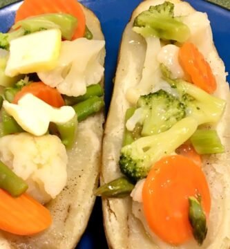 Menú del día barato: papa rellena con verduras congeladas